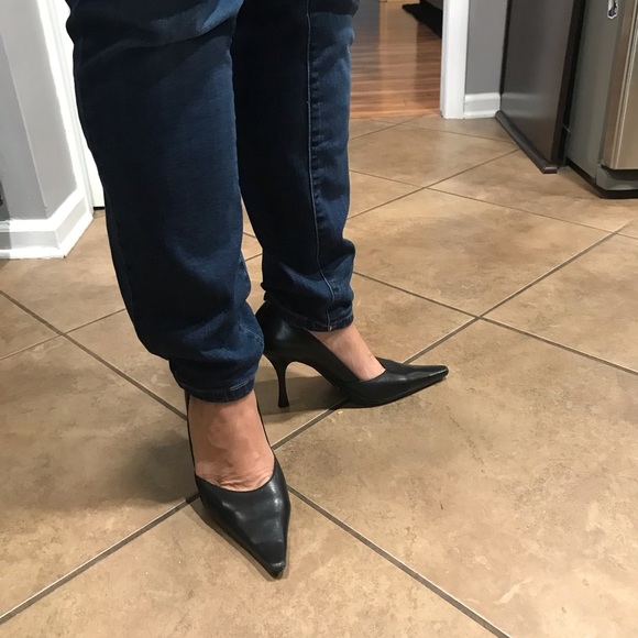 BCBG pointy toe heel - Picture 8 of 8